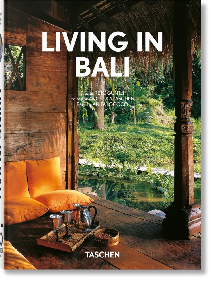 کتاب Living in Bali انتشارات تاشن 