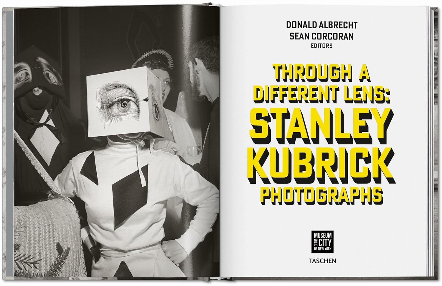  کتاب تاشن Stanley Kubrick Photographs 
