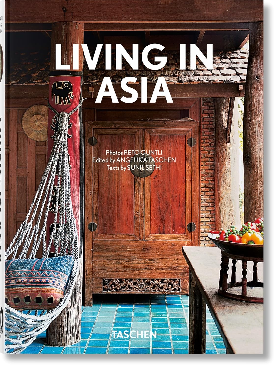  کتاب Living in Asia انتشارات تاشن 