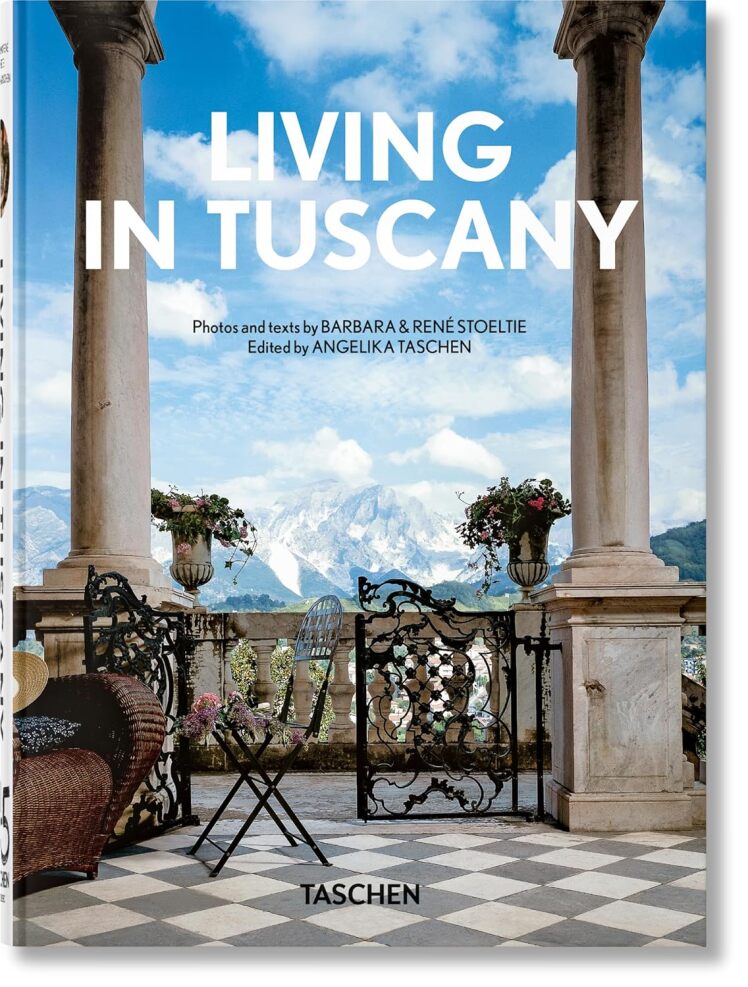 کتاب Living in Tuscany