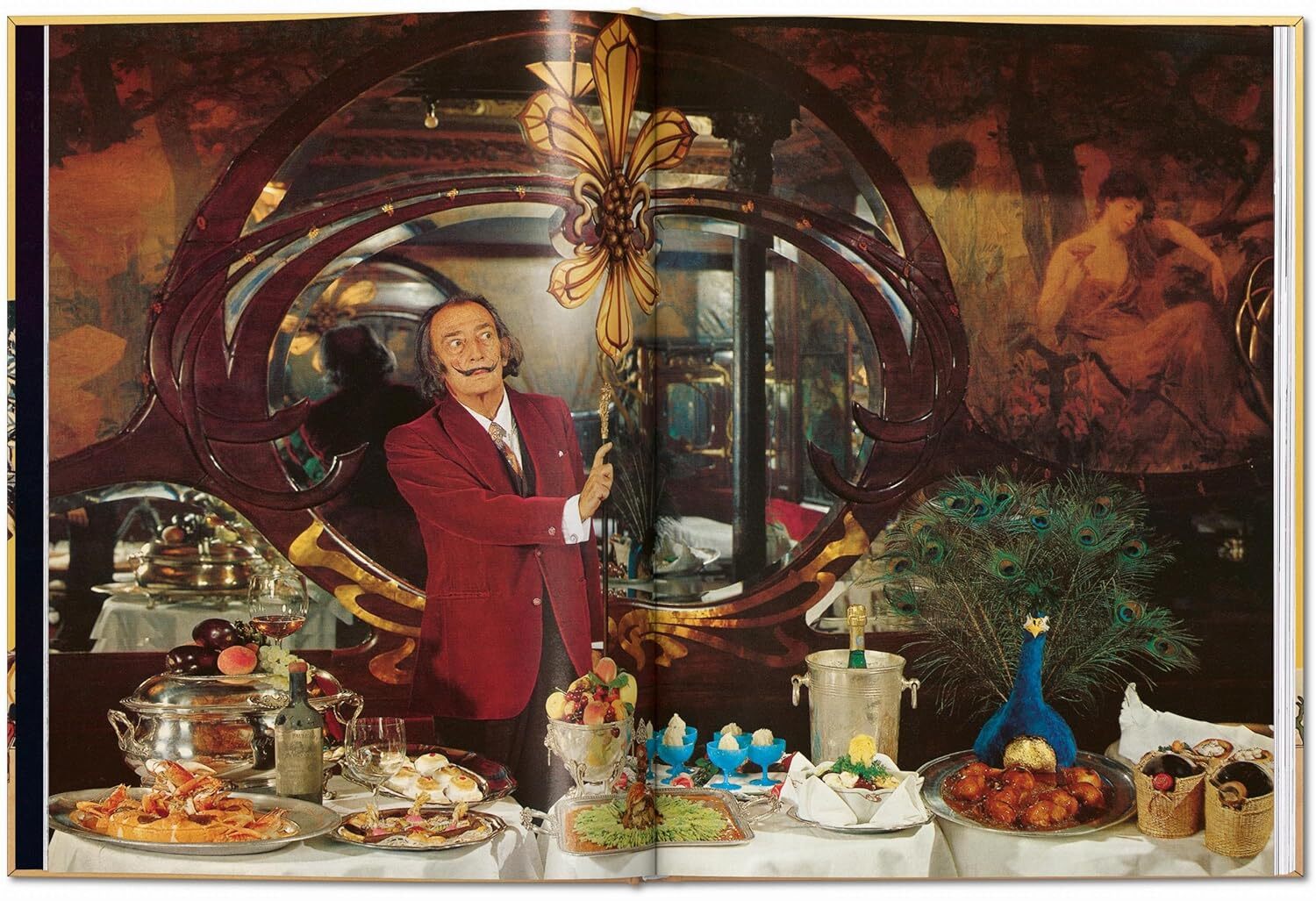  کتاب تاشن Dalí. Les dîners de Gala 