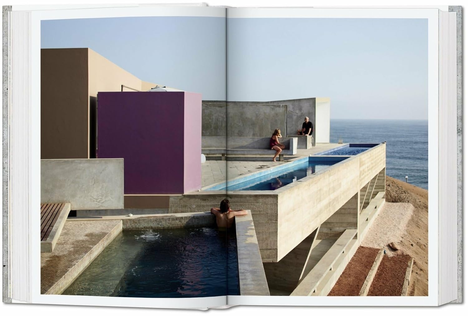  کتاب تاشن Contemporary Concrete Buildings 
