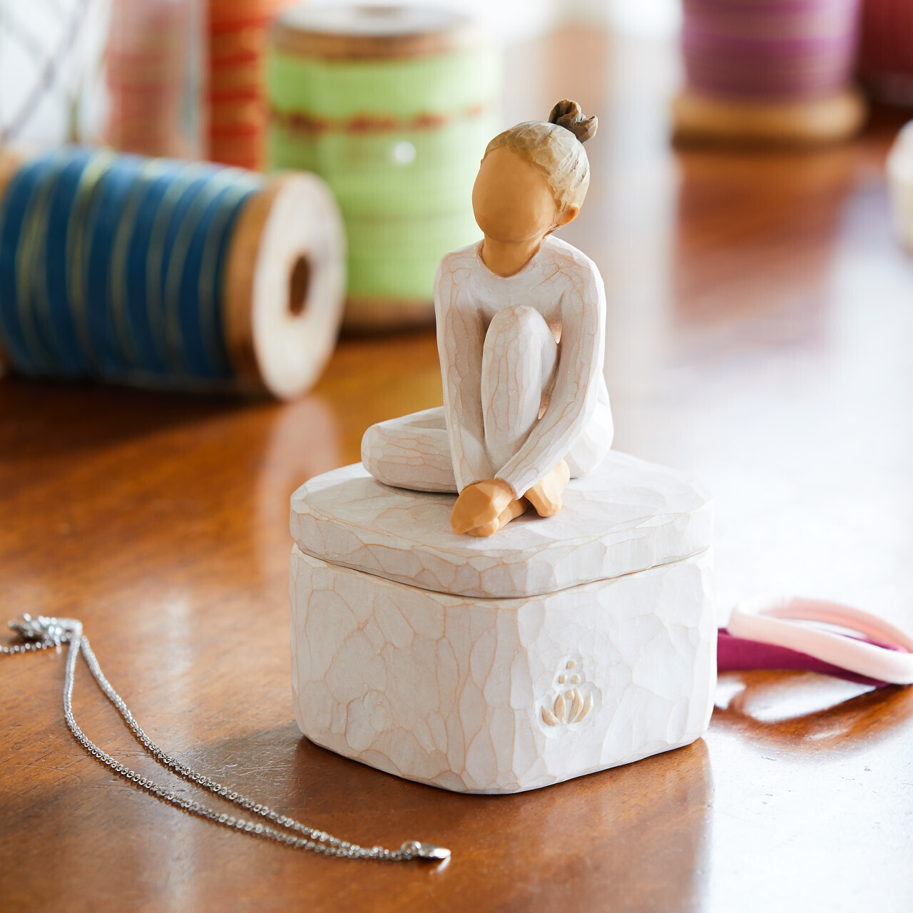  باکس طلا و جواهر ویلوتری مدل The Dancer Keepsake 